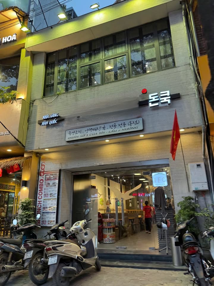 Shophouse cho thuê mặt phố Hoàng Cầu, Đống Đa, 70m² giá 39 triệu - Cơ hội kinh doanh tuyệt vời!