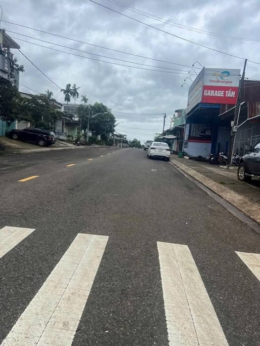 Nhà cấp 4 mặt tiền đường Hai Bà Trưng, Pleiku 104m² giá 4.3 tỷ - Cơ hội đầu tư tuyệt vời!