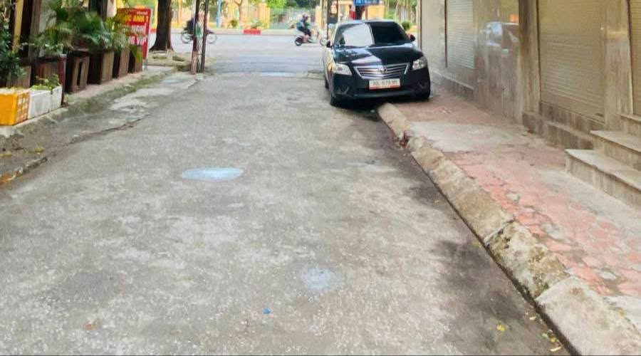 Bán nhà mặt phố Hoàng Quốc Việt 64m² giá 29.5 tỷ - Kinh doanh sầm uất, ô tô tránh