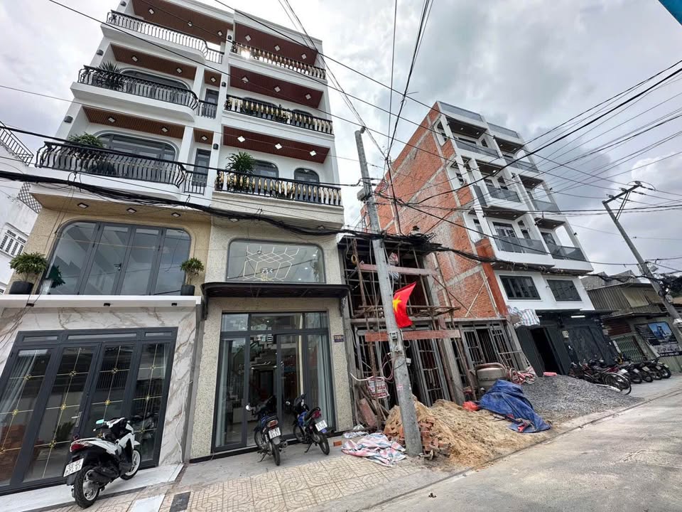 Nhà 4 Tầng Lê Đình Cẩn, Bình Tân, 64m² giá 7.8 tỷ - Đầu tư sinh lời tuyệt vời!