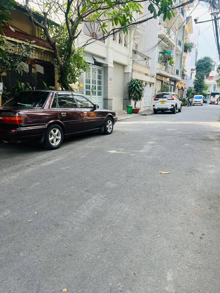 Nhà bán Đường C1, Tân Bình 98m² giá 14 tỷ - Đường xe hơi 10m, tiện xây mới!