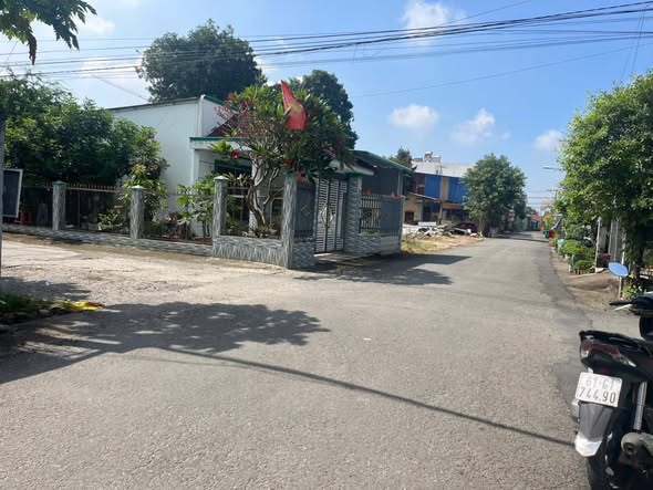 Đất thổ cư Tân Định Bến Cát 90m² giá 1.59 tỷ - Vị trí đẹp, sổ hồng đầy đủ!