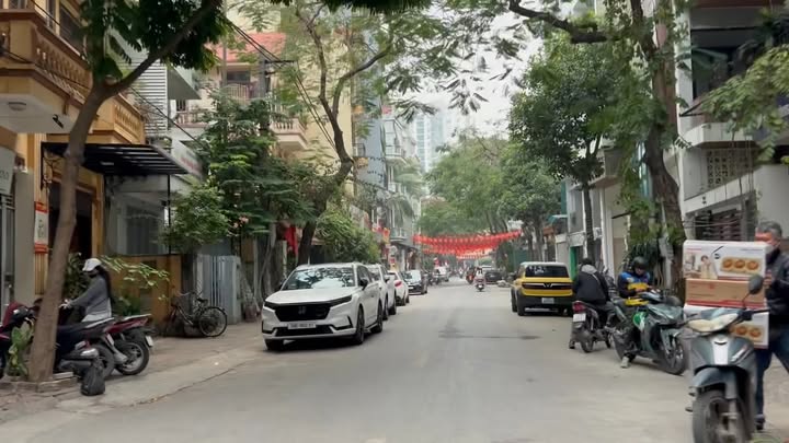 Bán gấp FrontHouse đường Ái Mộ 151m² giá thỏa thuận - Mặt tiền 12.5m, vị trí trung tâm!