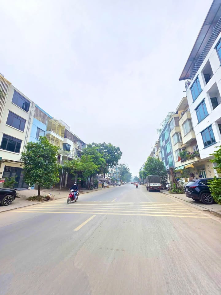 Townhouse Liền Kề Văn Phú 70m² giá 18 tỷ - Vị trí đắc địa, kinh doanh thuận lợi!