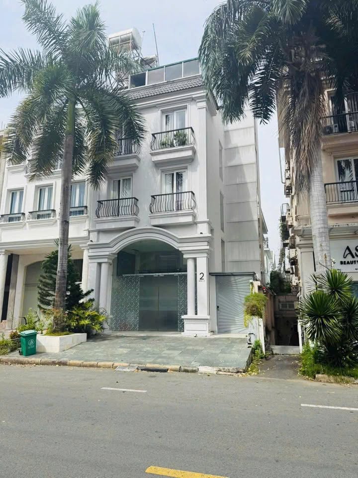 Nhà phố Nam Thông 3 - Phú Mỹ Hưng 144m² giá 42 tỷ - Vị trí trung tâm, thiết kế hiện đại!