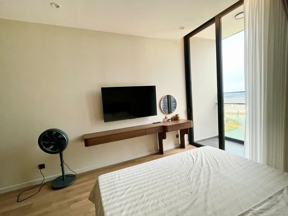 Căn hộ Studio ICON40 Hạ Long 34m² giá 1.7 tỷ - View đảo Tuần Châu tuyệt đẹp!