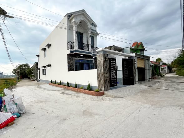 Nhà góc 2 mặt tiền Đức Hòa 125m² giá 3.1 tỷ - Không gian thoáng đãng, vị trí đắc địa!