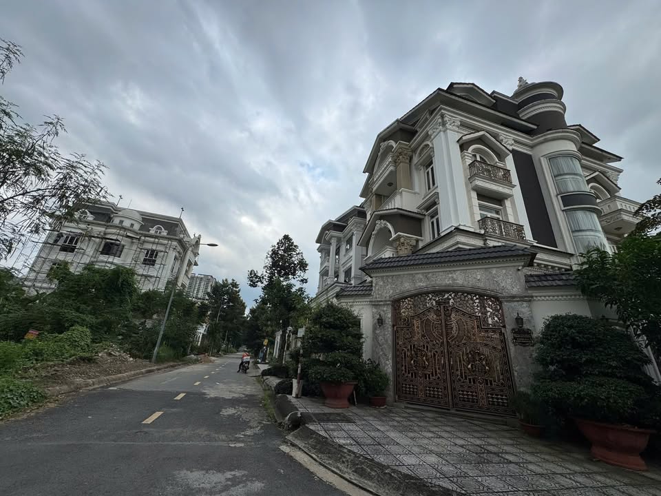 Biệt thự khu Huy Hoàng Thạnh Mỹ Lợi 652m² giá 163 tỷ - Sẵn sàng đầu tư!