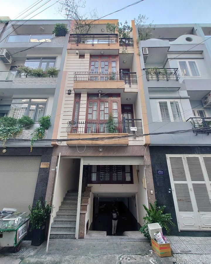 Nhà mặt tiền Hoa Lan, Phú Nhuận 49,5m² giá chỉ 16,7 tỷ - Cơ hội đầu tư tuyệt vời!