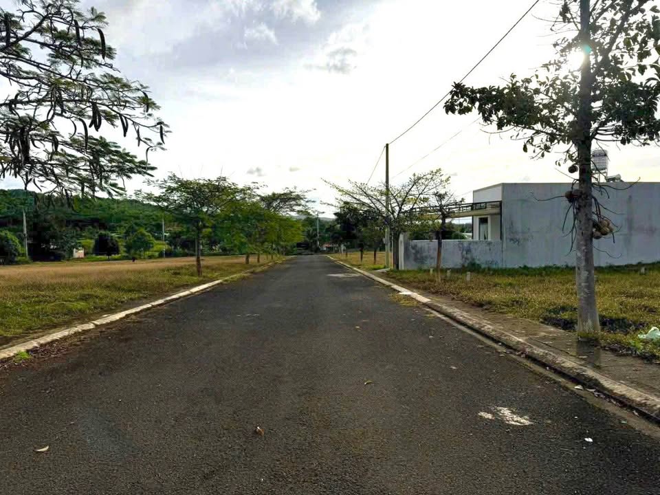 Đất thổ cư 130m² khu Hoàng Thành, phường Đăk Cấm - Giá chỉ 600 triệu!