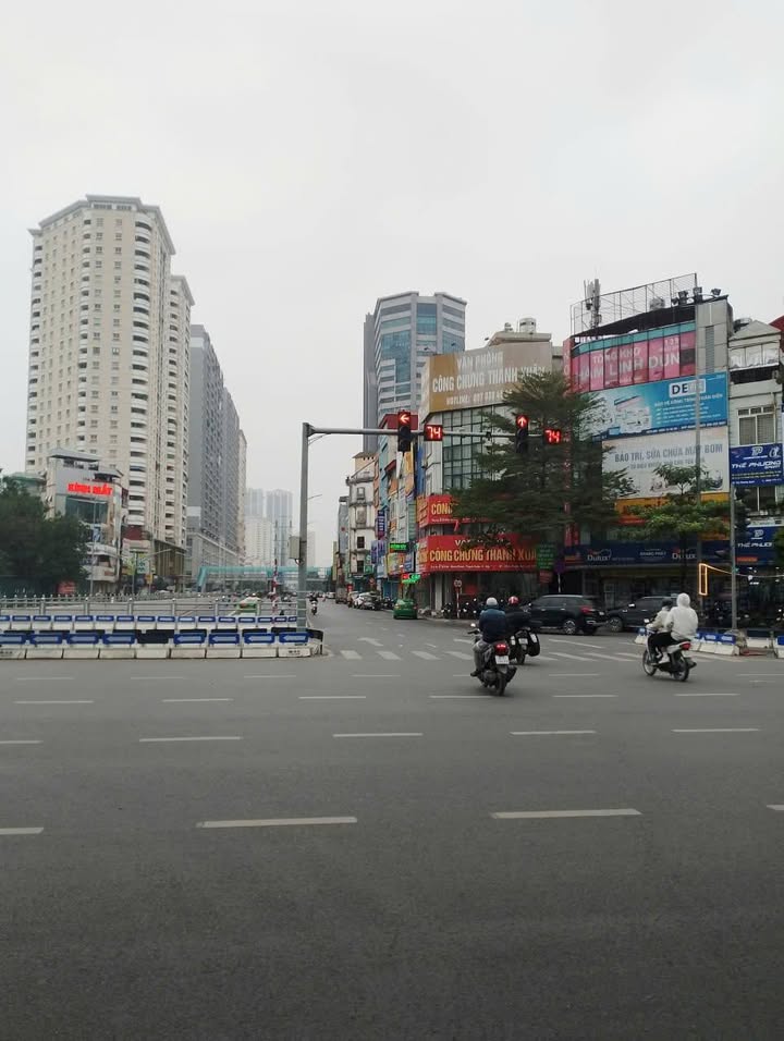 Nhà mặt phố Vũ Hữu, Thanh Xuân 48m² giá 1.8 tỷ - Kinh doanh sầm uất!