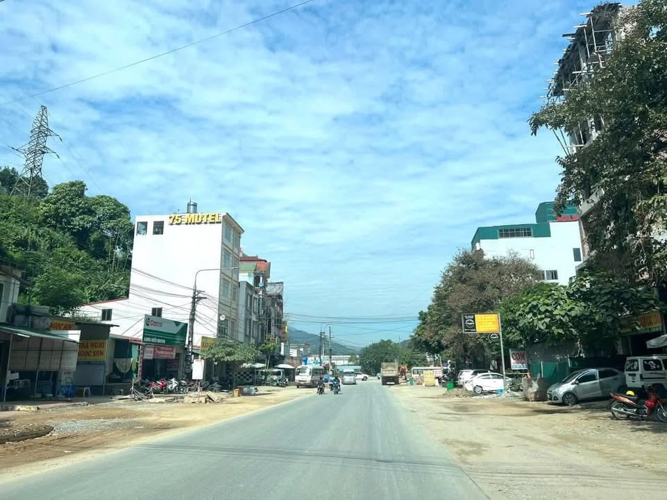 Đất nền Cầu Mè Hà Giang 100m² giá 3 tỷ - Vị trí đắc địa, đông dân cư!