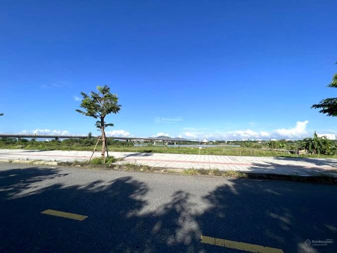Biệt thự Hòa Xuân Đà Nẵng 300m² giá 22.7 tỷ - View sông lung linh