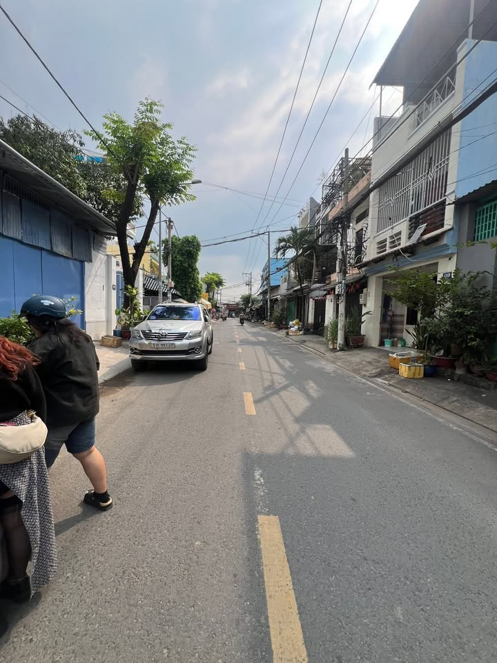 Nhà cho thuê tại Bình Tân 68m² giá 10 triệu - Mặt tiền sầm uất, kinh doanh thuận lợi!