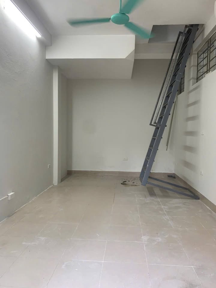 Nhà mặt tiền cho thuê tại Định Công, Hoàng Mai 30m² - Kinh doanh thuận lợi!