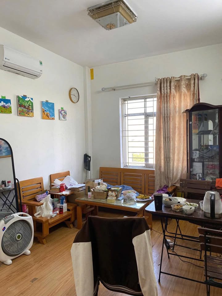 Chung cư Việt Hưng Long Biên 80m² giá 8 triệu - Nội thất đầy đủ, sẵn sàng vào ở!