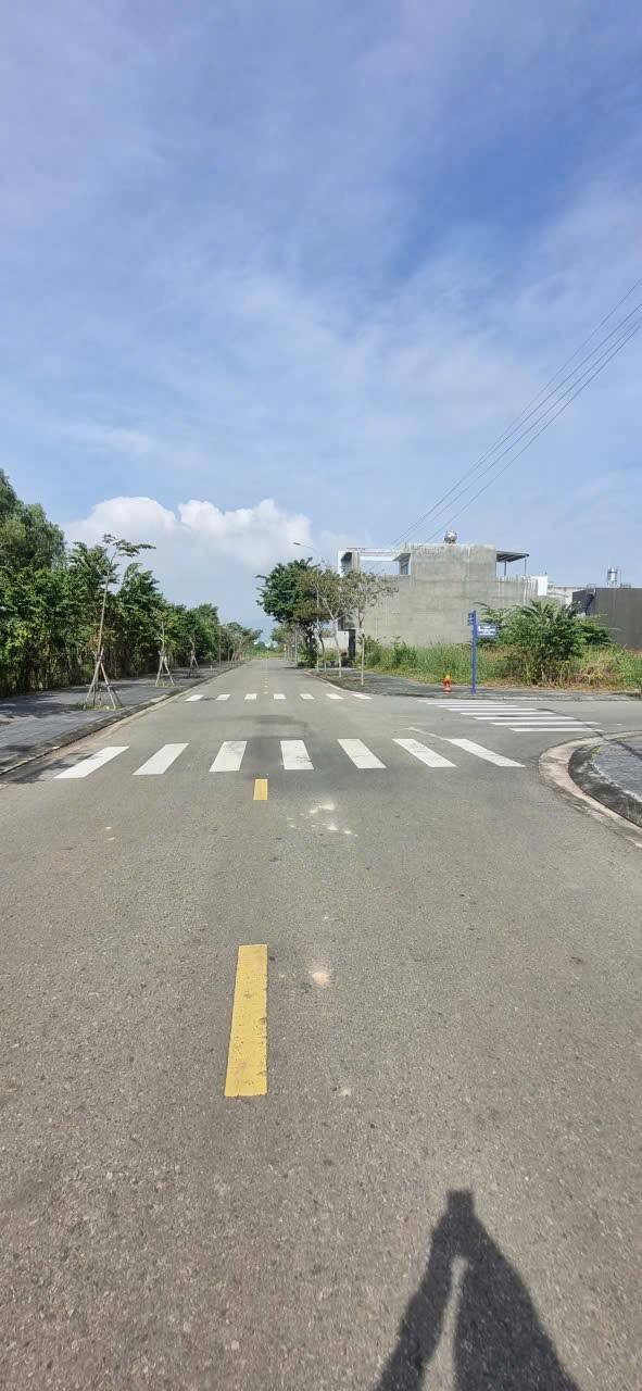 Đất thổ cư 100% Lê Long Vân 104m² giá 2.89 tỷ - Vị trí đẹp, không lỗi!