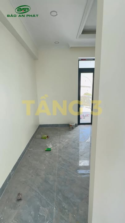 Nhà mặt tiền Dĩ An 100m² giá 8.3 tỷ - Kinh doanh sầm uất, sẵn sàng ở ngay!