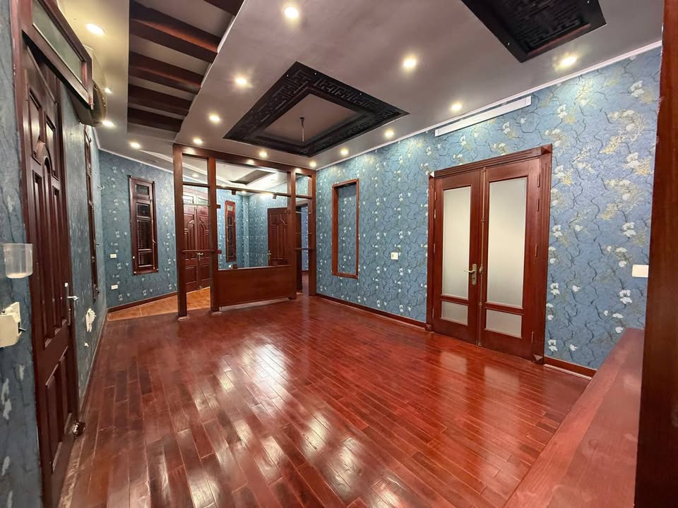 Cho thuê nhà 4.5 tầng mặt đường Nguyễn Trãi, 121m² giá 45 triệu - Vị trí đắc địa gần trường cao đẳng