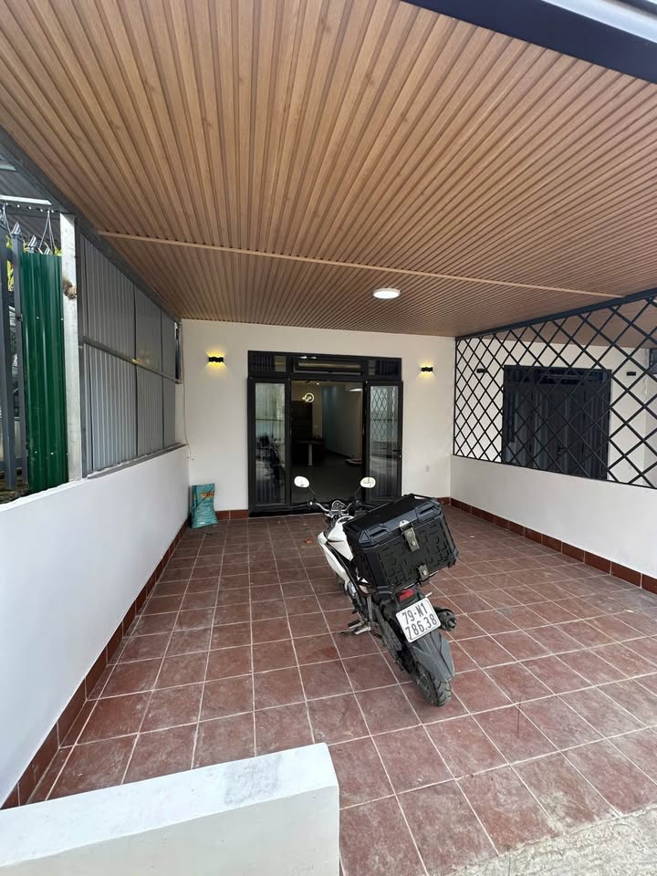 Nhà phố Đà Lạt 120m² giá 2.7 tỷ - Thiết kế hiện đại, sân ô tô