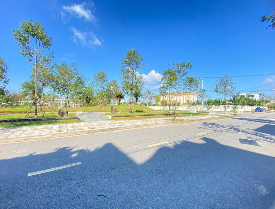 Đất nền Khu dân cư Thạch Bích 100m² giá 1.9 tỷ - Hàng hiếm view công viên!