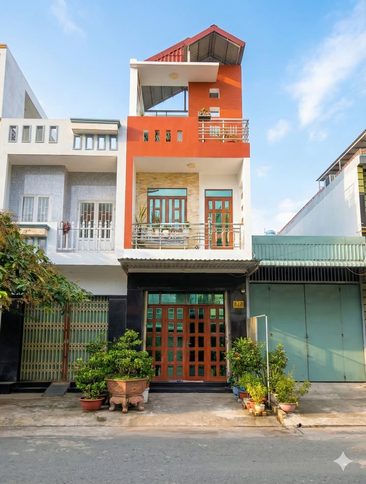 Nhà phố Bến Lức 80m² giá 4.25 tỷ - Trung tâm tiện ích, xe hơi tận cửa!