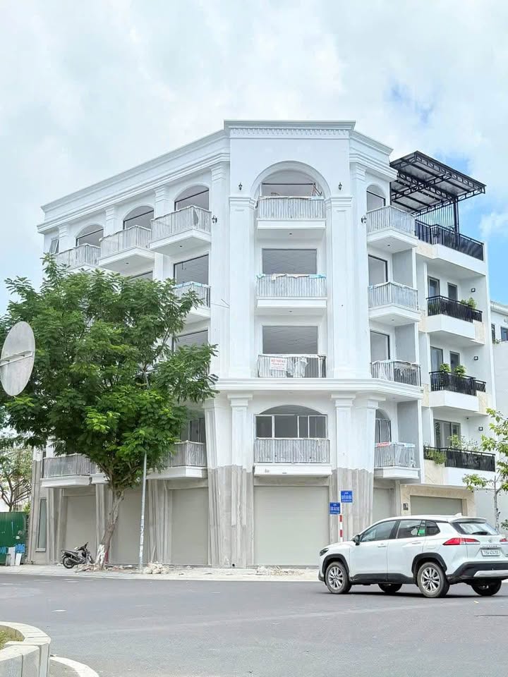 Cho thuê nhà 5 tầng góc 2 mặt tiền Đặng Văn Chung, Nha Trang 650m² - Kinh doanh đa ngành nghề