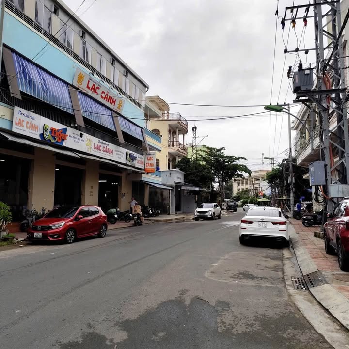 Nhà mặt tiền đường Nguyễn Trường Tộ, Nha Trang 111.9m² giá 23 tỷ - Kinh doanh sầm uất!