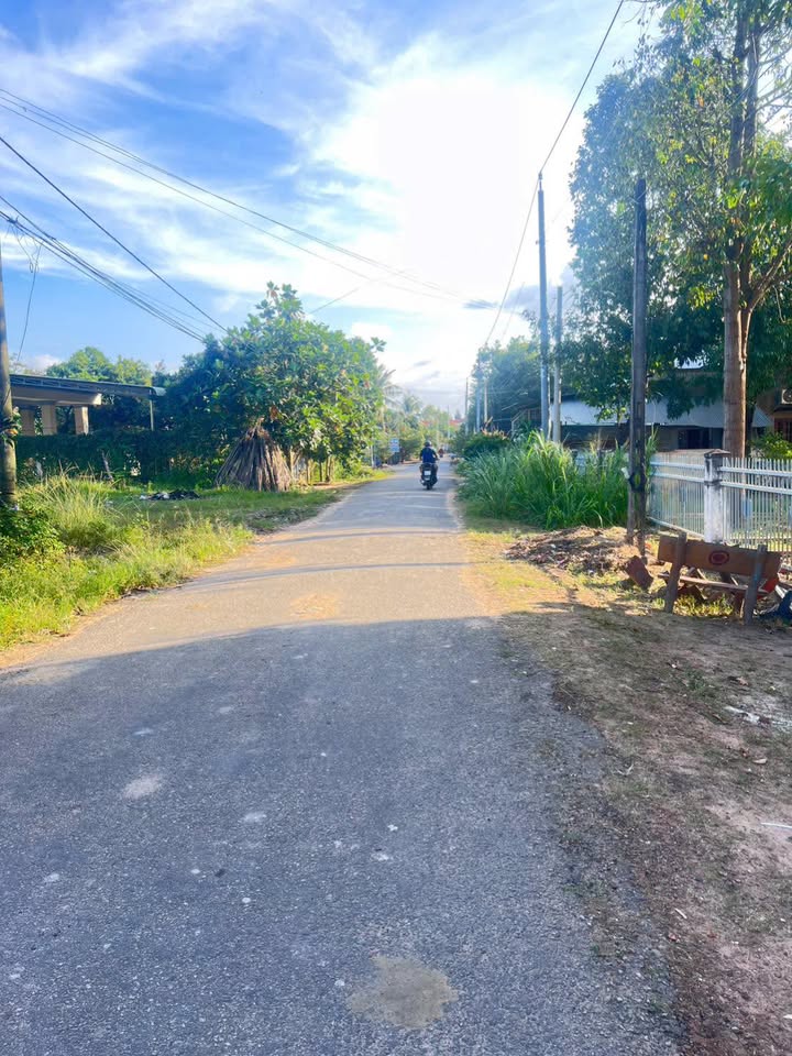 Đất thổ cư 250m² Thạnh Bình, Tân Biên giá 300 triệu - Gần chợ và trường học!