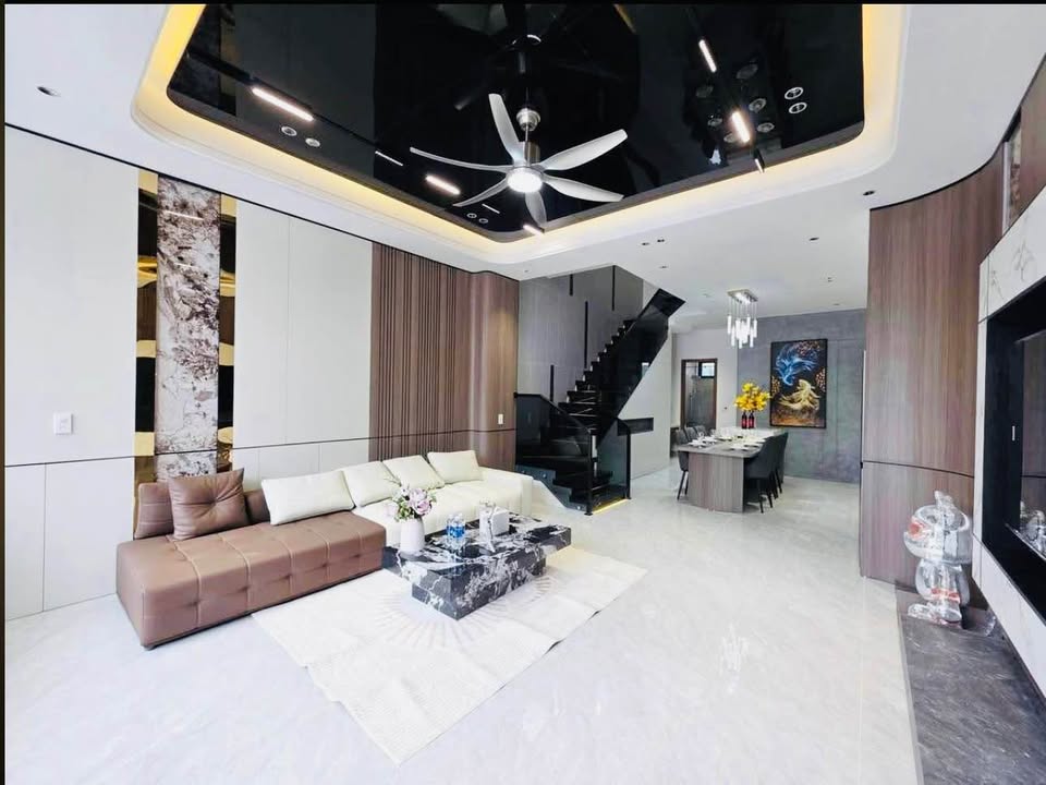 Nhà phố 3 tầng Thanh Lương 12, Hòa Xuân 100m² giá 8 tỷ - Full nội thất sang trọng!