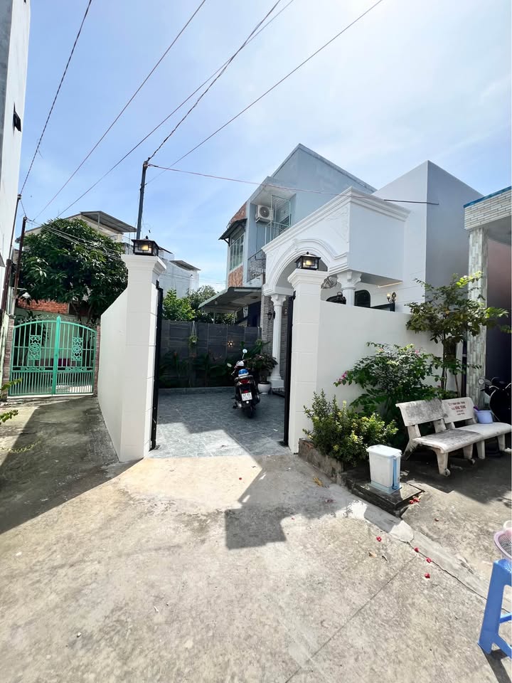 Nhà Phường 4, Mỹ Tho 100m² giá 3.18 tỷ - Full nội thất cao cấp!