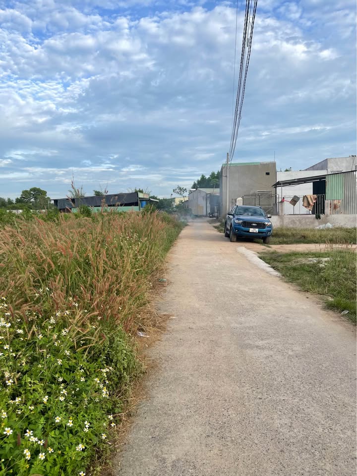 Đất thổ cư Long Phước 100m² giá 1 tỷ - Gần sân bay Long Thành!