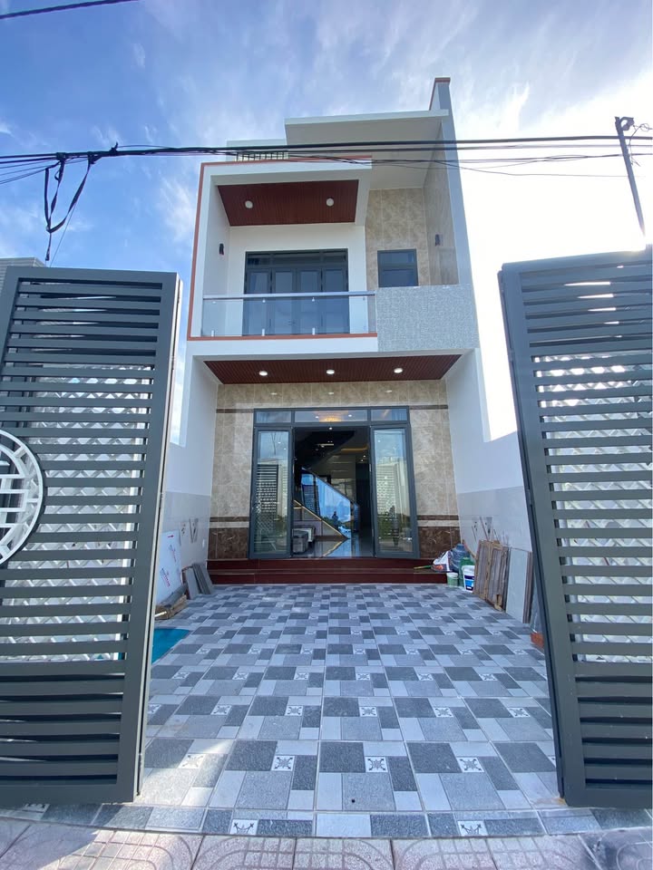 Nhà mới 100% tại khu Kim Cương, Vĩnh Long 102m² giá 2.7 tỷ - Thiết kế hiện đại!