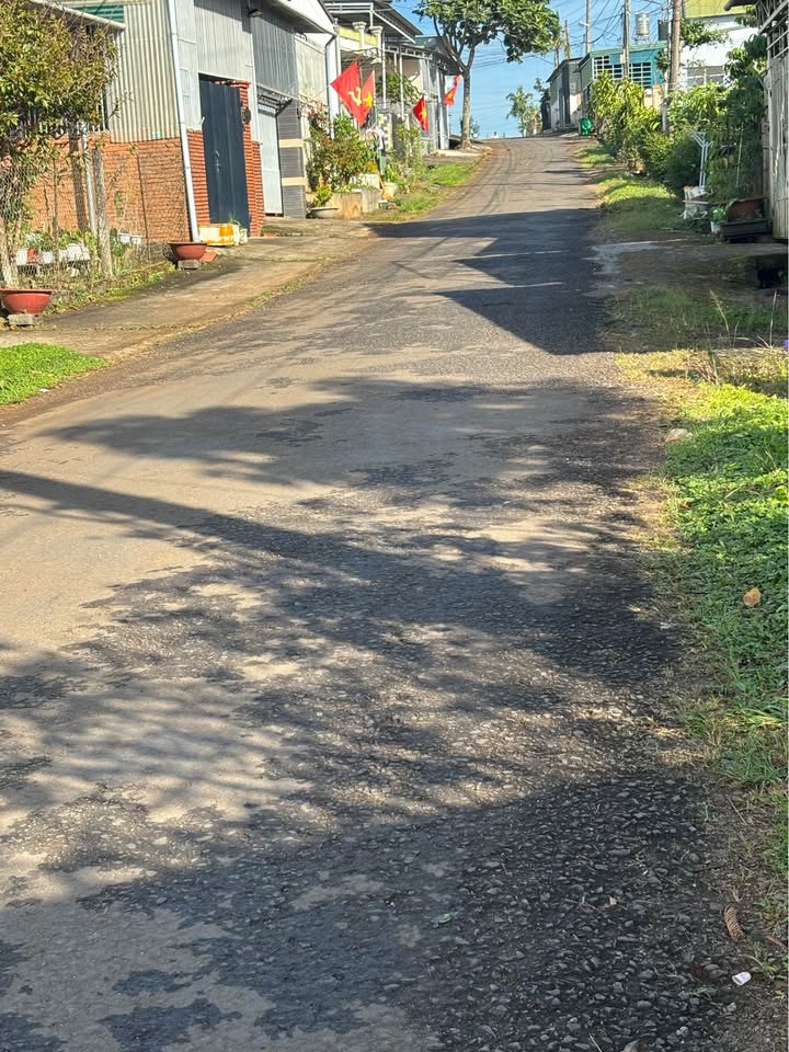 Nhà mặt tiền Trần Quý Cáp, Bảo Lộc 108m² giá 2.4 tỷ - Vị trí đắc địa, thuận tiện kinh doanh!