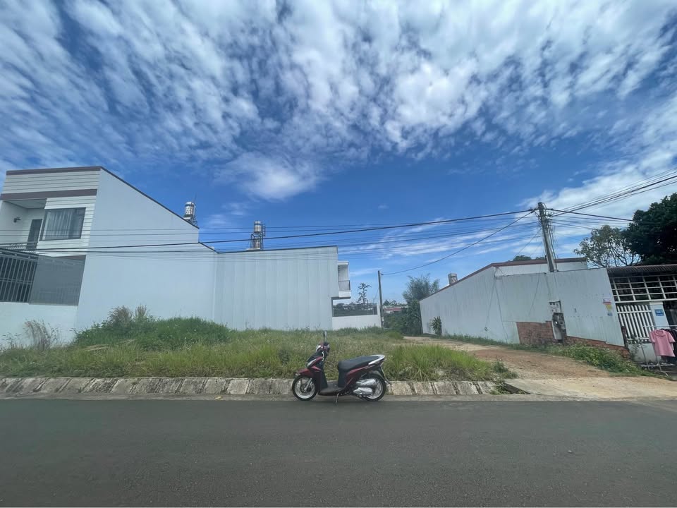 Đất 2 mặt tiền đường Nguyễn Trãi, Bảo Lộc 200m² giá 3.65 tỷ - Xây dựng tự do!