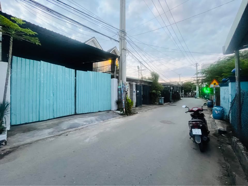 Cho thuê kho 200m² tại Dĩ An chỉ 9.5 triệu - Khu vực giao thông thuận lợi!