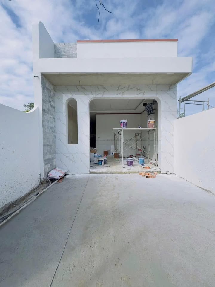 Nhà cấp 4 hiện đại tại xã Mỹ Hạnh, Đức Hòa, 100m² giá 1.75 tỷ - Cơ hội sở hữu ngay!