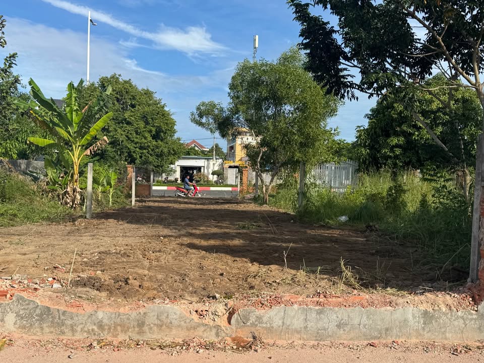 Đất nền 2 mặt tiền Nguyễn Chí Thanh Long Hải 120m² giá 4.5 tỷ - Tiềm năng sinh lời lớn!