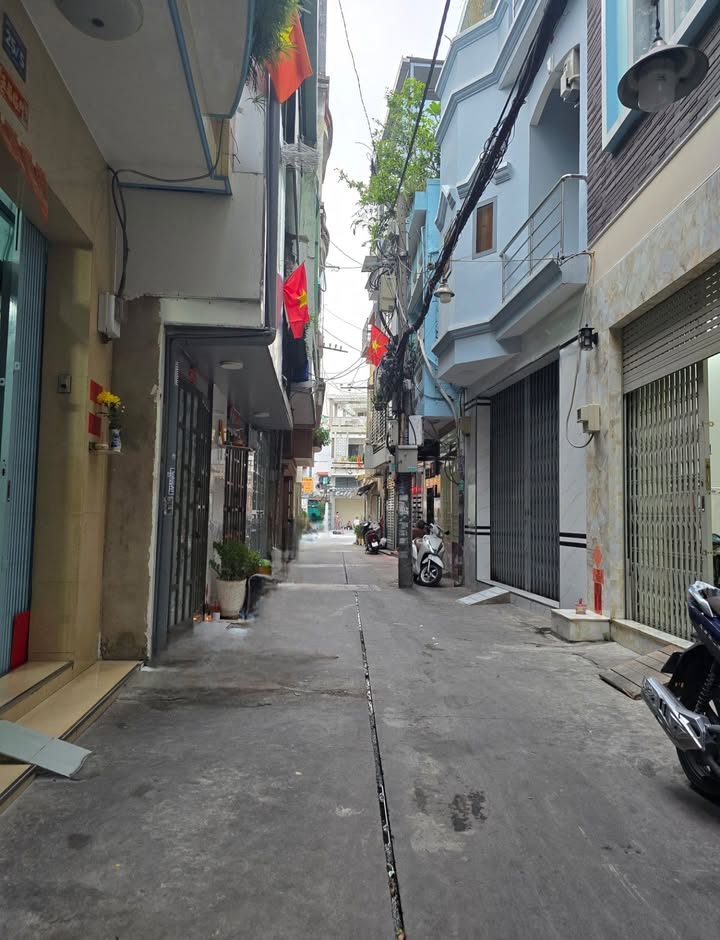 Nhà bán Trần Quý Q11 58.5m² giá 6 tỷ - Tiện sửa hoặc xây mới!