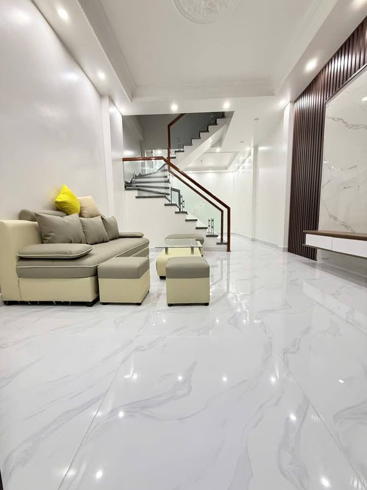 Nhà 3 tầng mới xây ngõ 476 Chợ Hàng, 45m² giá 4.39 tỷ - Kinh doanh sầm uất!