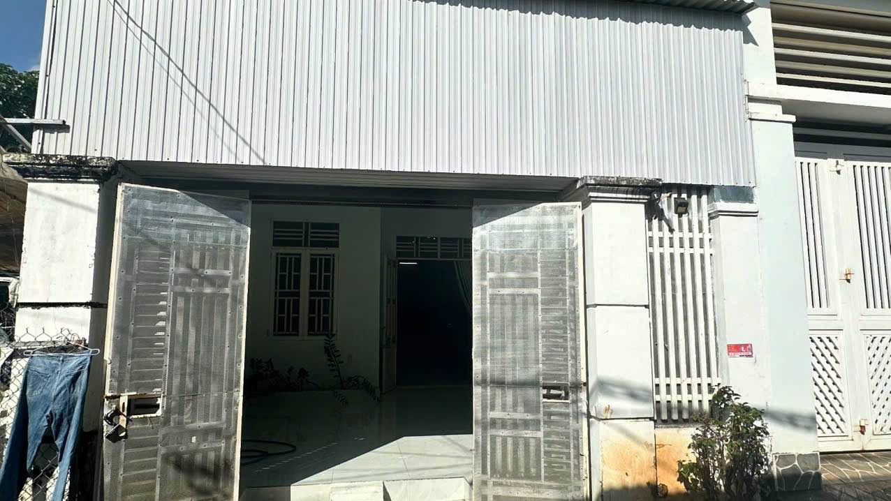 Nhà nguyên căn cho thuê Hẻm 38/6 Ngô Sỹ Liên 100m² giá 3.8 triệu - Vị trí đắc địa gần chợ