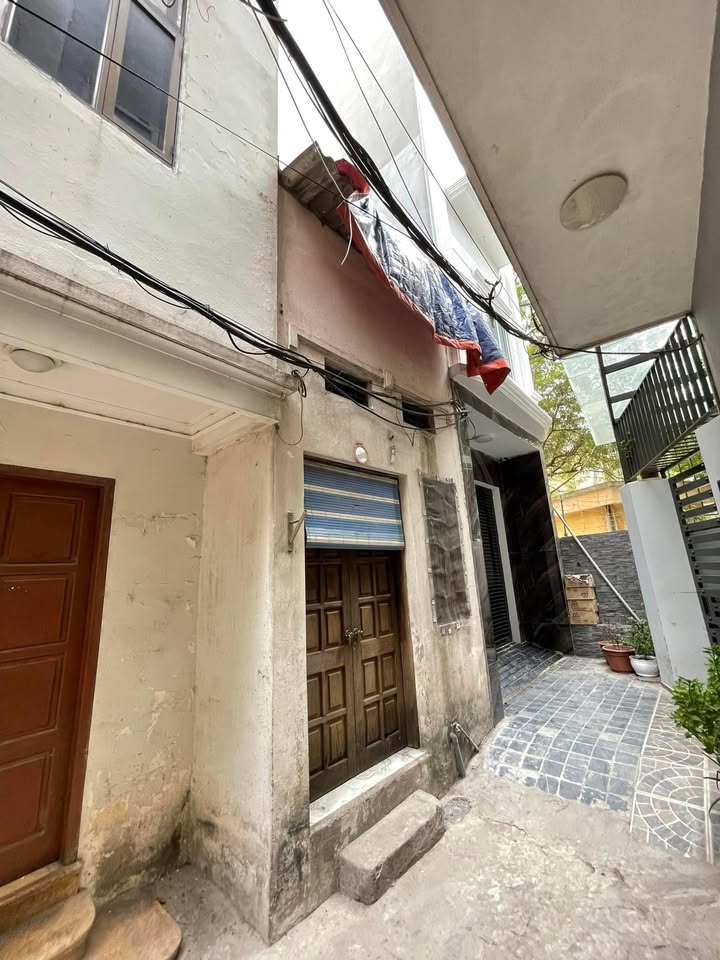 Bán đất tặng nhà C4 Ngã Tư Sở 22m² giá 1.65 tỷ - Hướng Tây Bắc, sổ đỏ chính chủ!