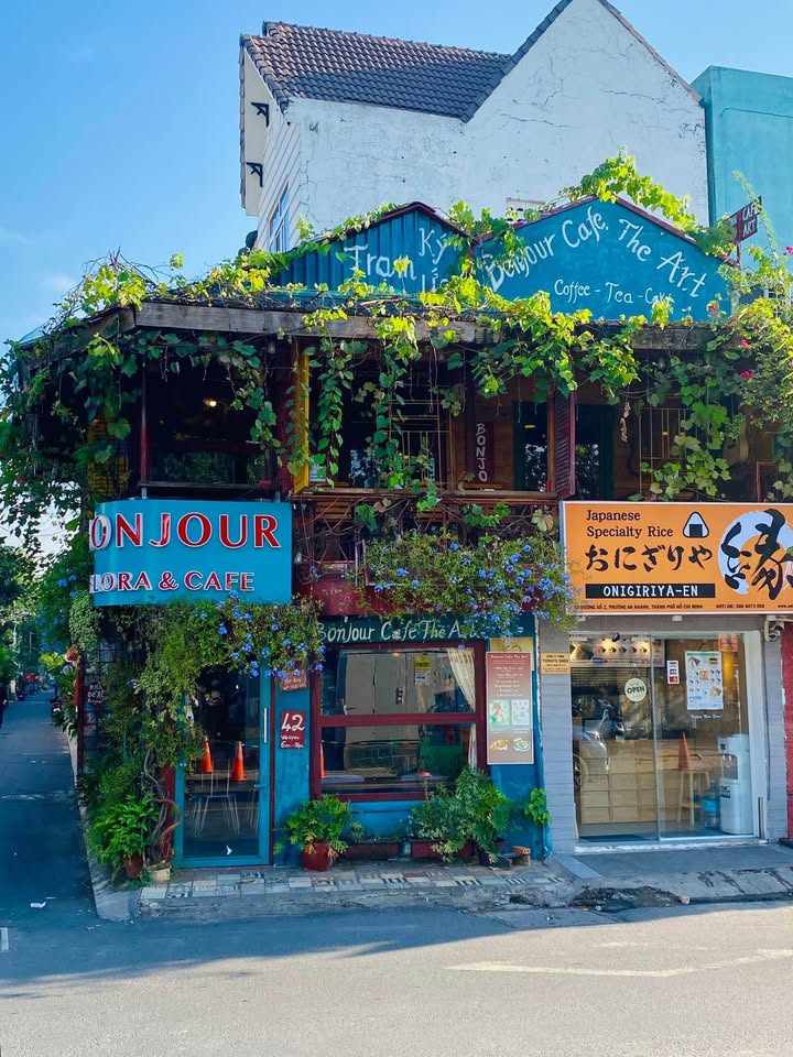 Mặt bằng cho thuê Bonjour Café The Art Thảo Điền 100m² - Vị trí đắc địa, sang nhượng toàn bộ quán!