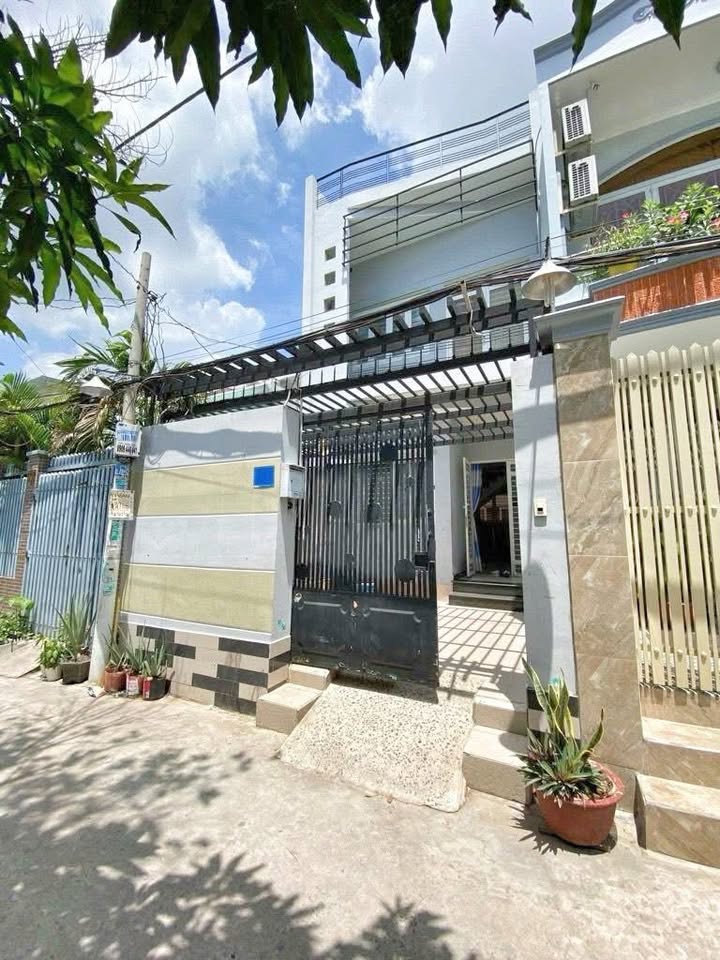 Nhà 1 Trệt 1 Lầu 98.4m² đường Huỳnh Tấn Phát, Quận 7 - Giá 8.5 Tỷ, An Ninh Đảm Bảo!