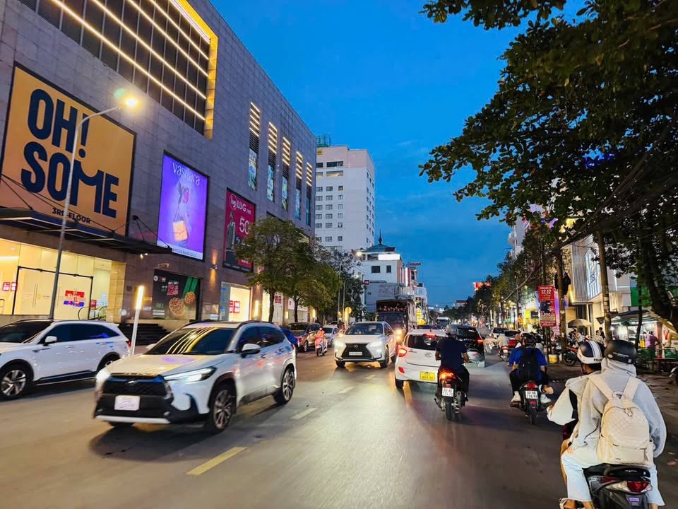 FrontHouse góc 2 mặt tiền Phạm Văn Thuận, Biên Hòa 186m² giá 29.5 tỷ - Sổ riêng thổ cư 100%!