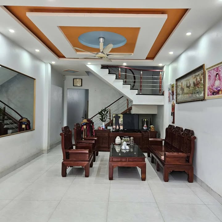 Nhà 3 tầng đẹp tại Đền Cấm, Lào Cai 81m² giá 4.2 tỷ - Chính chủ giao dịch nhanh chóng!