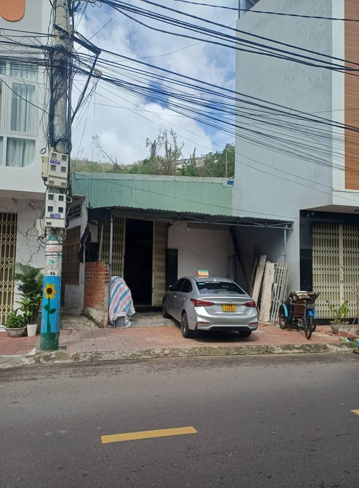 Nhà cấp 4 mặt tiền Hoàng Văn Thụ, 40m², giá 4.55 tỷ - Vị trí kinh doanh sầm uất!