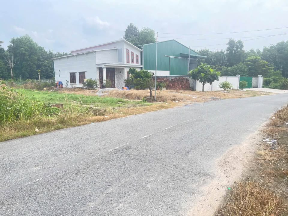 Đất thổ cư 150m² đường Suối Tre, Tân Uyên, 800m² giá 3.7 tỷ - Cơ hội đầu tư tuyệt vời!