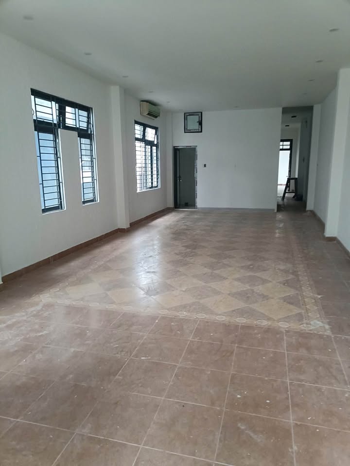 Nhà phố 4 tầng mặt tiền Trần Quốc Toản 125m² giá 32.5 tỷ - Kẹp kiệt ô tô rộng