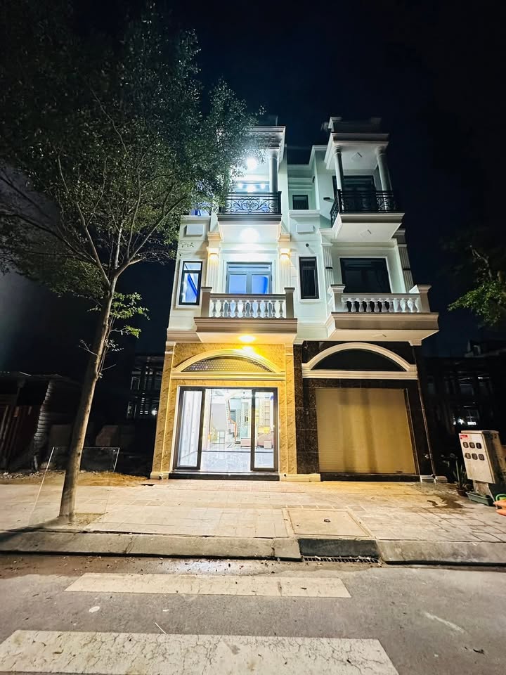 Nhà bán Dĩ An, Bình Dương 64m² giá 5.5 tỷ - Nhà kiên cố, vào ở ngay!